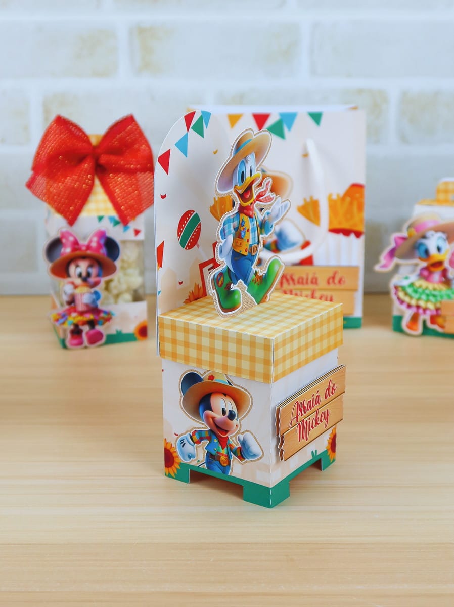 Arquivo de Corte Arraiá da Turma do Mickey Studio 3 Caixinha de papel personalizada com tema festivo e personagens animados.