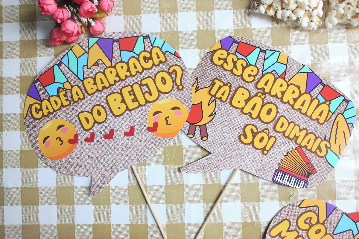 Arquivo de Corte Plaquinhas Festa Junina para Imprimir 2 Design de adereços de balão de fala com frases juninas e emojis.