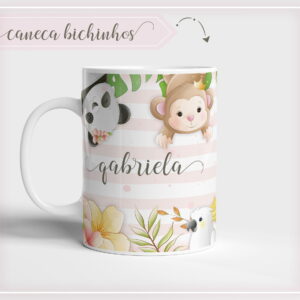 Caneca branca com estampa digital de animais fofos, listras e folhagens.