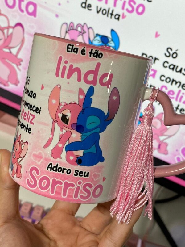 Arte Caneca Ela Não É Apenas Uma Garota - Angel Stitch