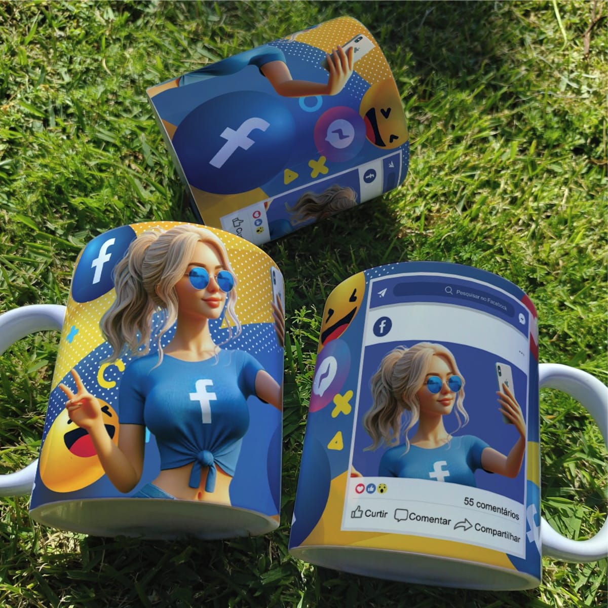 Arte digital caneca meninas Facebook em PNG e Corel 2 Três canecas com arte digital de mulher loira e ícones de redes sociais.