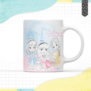 Caneca branca estampada com desenho de três princesas infantis e um castelo