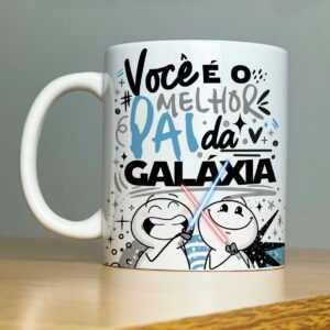 Caneca branca com a frase 'Você é o Melhor Pai da Galáxia' e dois personagens de desenho.