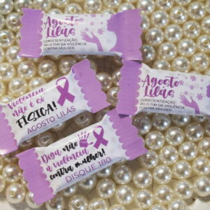 Design de embalagens para Agosto Lilás sobre conscientização contra violência feminina.