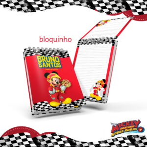 Dois bloquinhos digitais com personagem Mickey em tema de corrida quadriculado.