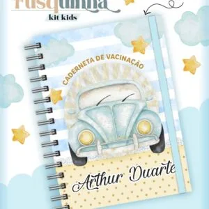 Caderneta de Vacina Fusquinha - Arquivo Digital 4 Caderneta espiral azul e amarela decorada com desenho infantil de carro e estrelas.