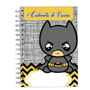 Caderno espiral com capa ilustrada de personagem infantil mascarado em tons cinza e amarelo