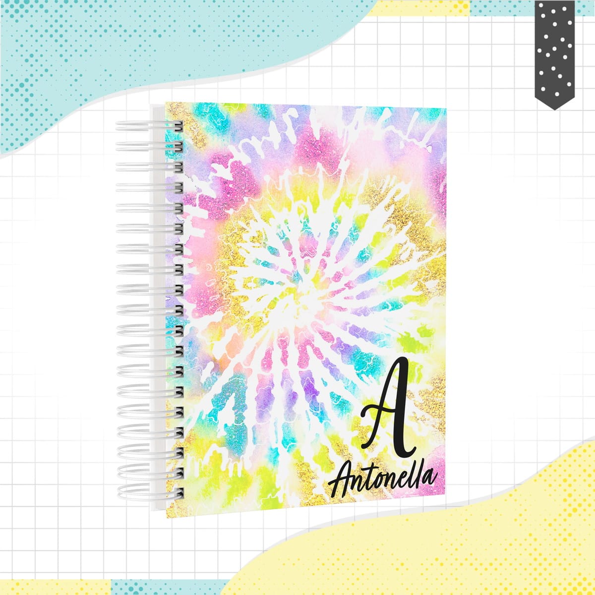 Caderno Digital TieDye A5 e Universitário para Imprimir 1 Design de capa de caderno com padrão tie-dye colorido e letra inicial.