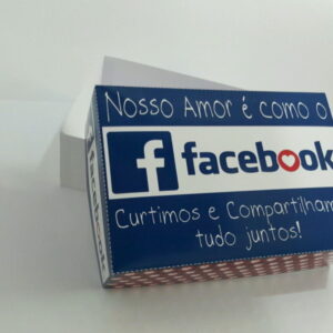 Arte digital com design azul e branco, texto "facebook" e coração vermelho.