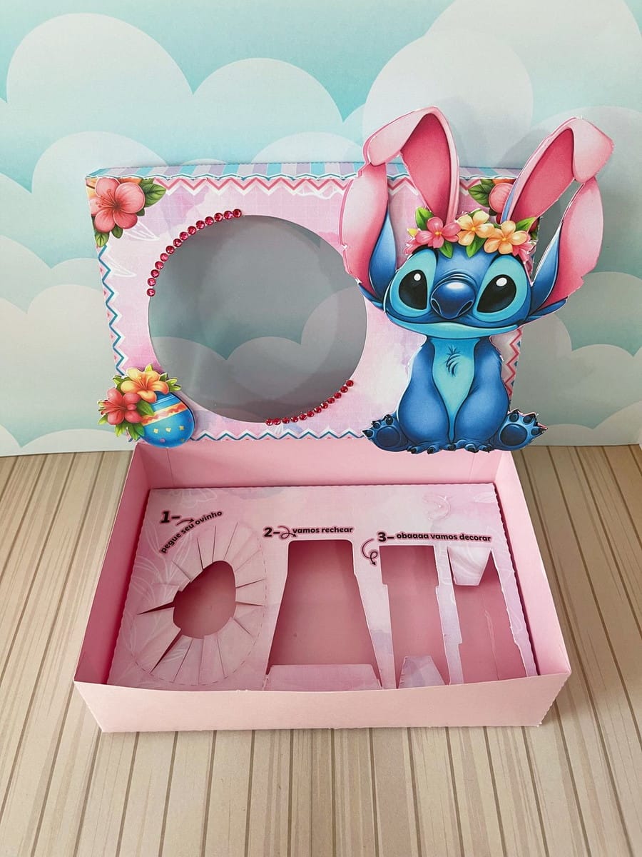 Caixa Mini Confeiteiro Stitch Rosa pronta para imprimir 2 Caixa de papelão rosa decorada com personagem azul de orelhas compridas e flores
