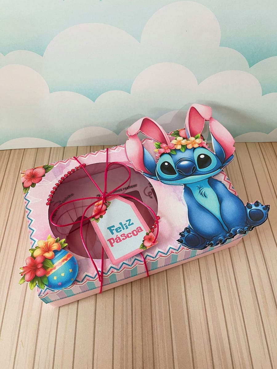 Caixa Mini Confeiteiro Stitch Rosa pronta para imprimir 4 Caixa de presente rosa decorada com personagem azul, orelhas de coelho e flores.