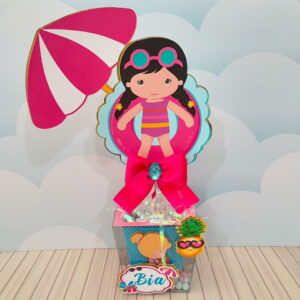 Design de decoração de festa de verão com menina, boia e guarda-chuva.