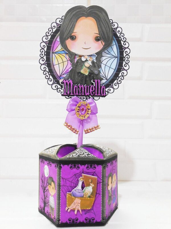 Centro de Mesa Wandinha Roxo - Arquivo Digital