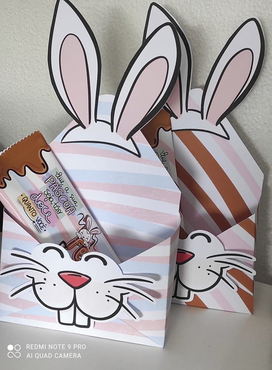 Envelope de Páscoa arquivo de corte para lembrancinha 1 Design de envelopes de Páscoa com coelhos e um chocolate.