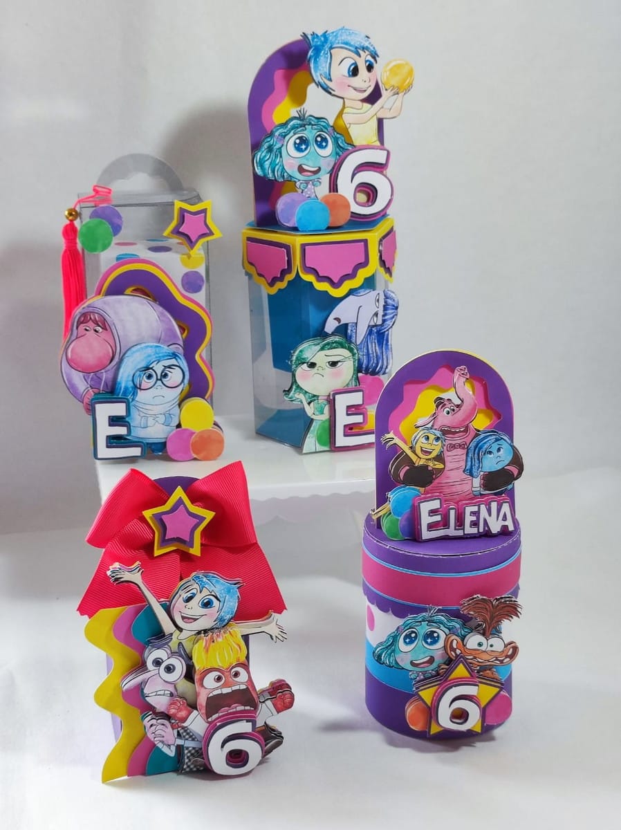 Kit Digital Festa Divertidamente Luxo com Studio e PDF 4 Quatro decorações de festa coloridas com personagens animados e o número seis.