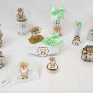 Kit digital festa ursinho príncipe verde para corte 17 Designs de lembrancinhas de chá de bebê com tema urso príncipe em verde e dourado.