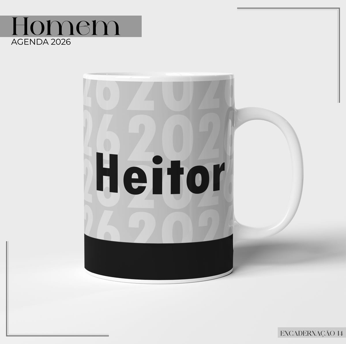 Kit Agenda Masculina 2026 Cinza Arquivo Digital 3 Caneca branca estampada com letras pretas e fundo cinza com números