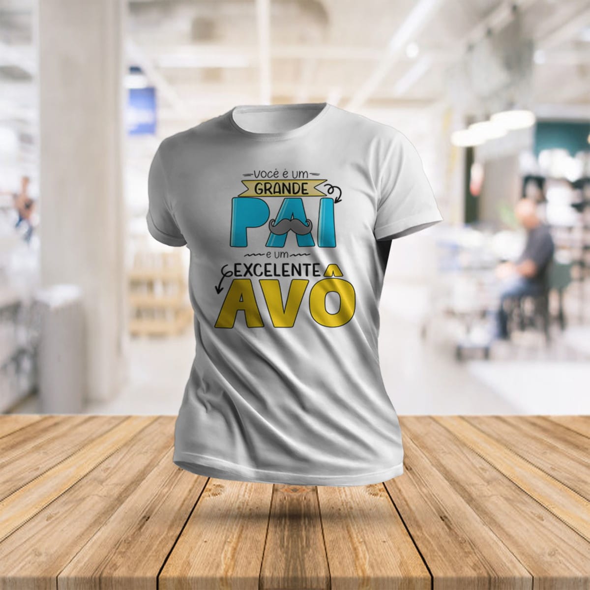 Kit Dia dos Pais para Sublimação em Camiseta e Caneca 3 Camiseta branca estampada com mensagem em português sobre pai e avô.