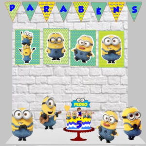 Arte digital de decoração de festa com personagens amarelos, banner "PARABÉNS" e bolo temático.