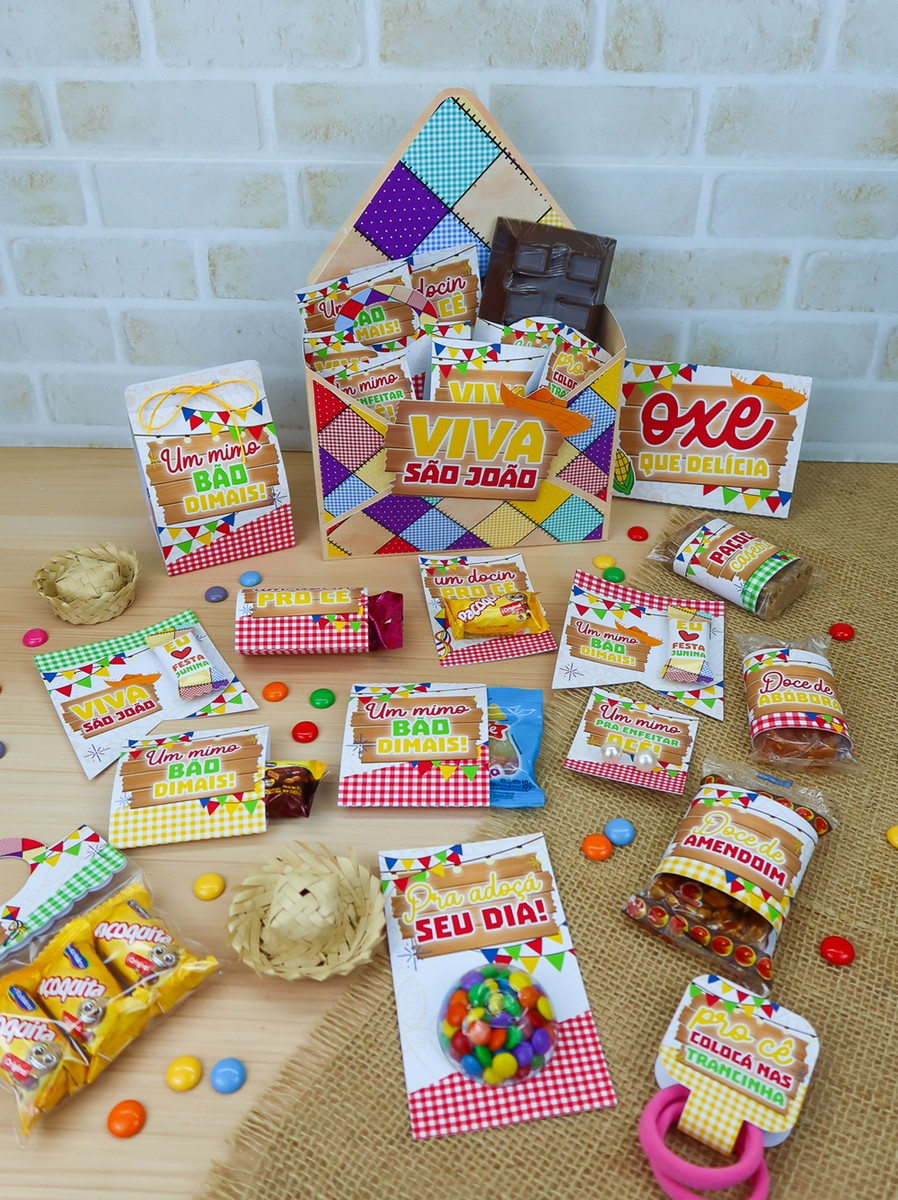 Kit digital Festa Junina Studio para lembrancinhas 4 Kit de lembrancinhas e doces coloridos com temática de festa junina sobre a mesa.