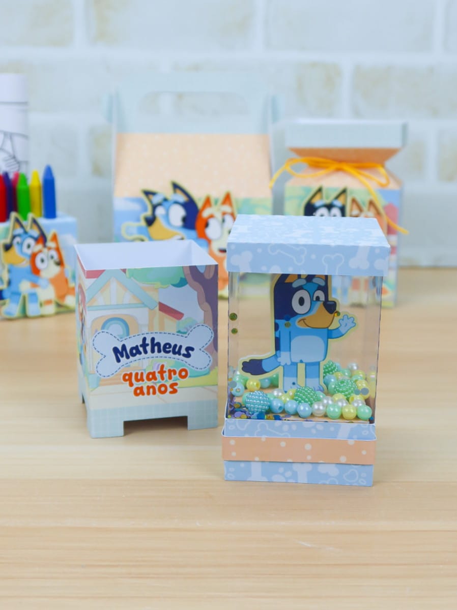 Kit Festa Bluey Arquivo Studio para Silhouette 4 Caixinhas decoradas personalizadas para festa infantil com tema de desenho animado.