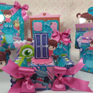 Conjunto de caixas de papel decoradas com tema de monstros infantis.
