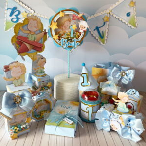 Arte digital de festa infantil com personagem loiro, aviões e o número um.