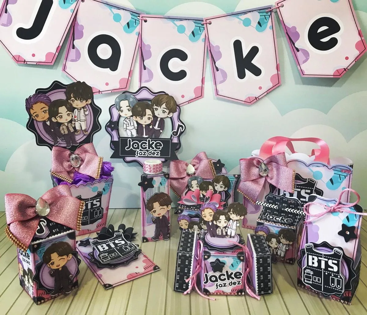 Kit Festa Só um bolinho Bts Cute - Arquivo Digital 1 Kit Festa Só um bolinho Bts Cute - Arquivo Digital