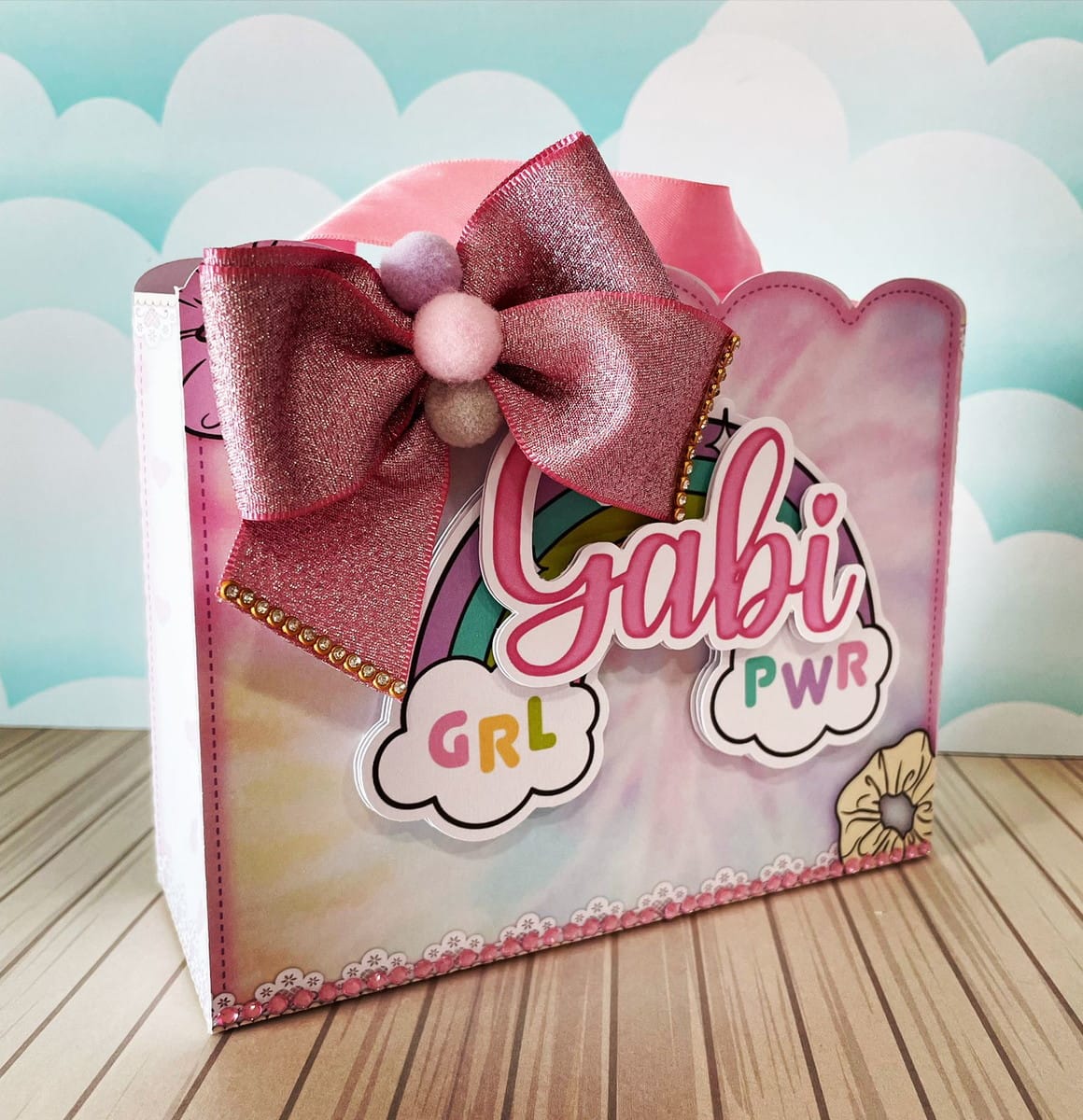 Kit Festa VSCO Girl digital pronto para imprimir e cortar 4 Caixa personalizada rosa com laço brilhante grande e aplique de arco-íris e nome