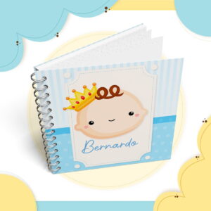 Arte digital de álbum infantil azul com bebê príncipe e coroa.