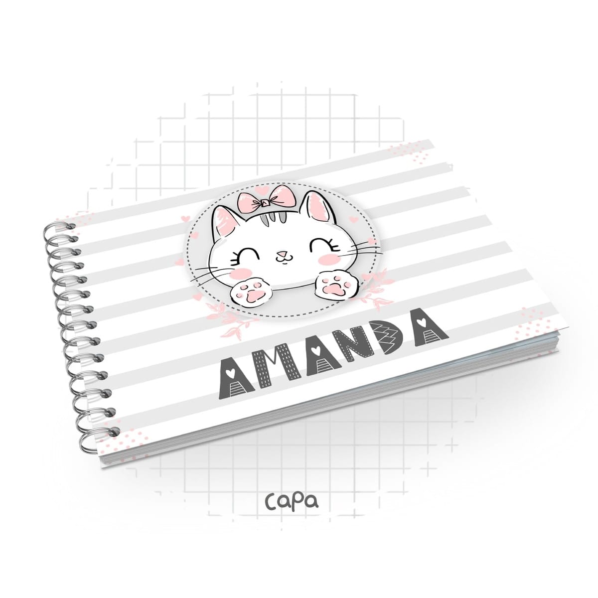 Livro do Bebê Tema Gatinha Kit Digital para Imprimir 1 Arte digital de capa de caderno com gato fofo, listras cinzas e nome decorativo.