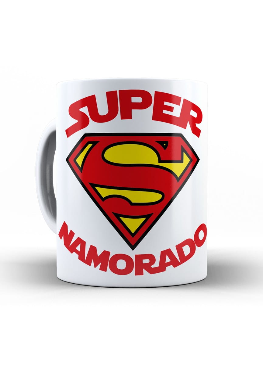Pack Digital 102 Artes para Caneca Dia dos Namorados 4 Caneca branca com estampa "SUPER NAMORADO" e símbolo de "S" em vermelho e amarelo.