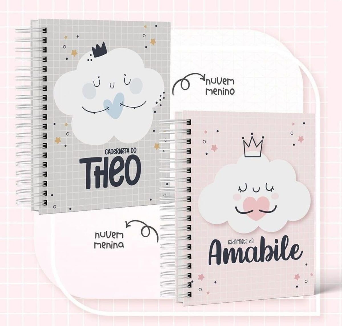 Kit Caderneta de Vacina Tema Nuvem Menina e Menino 1 Duas capas de caderneta digital com tema de nuvem e coroa, para menino e menina.