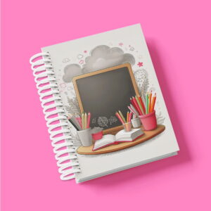 Caderno espiral com arte digital de material escolar sobre fundo rosa vibrante.