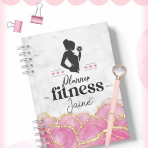 Arte digital de planner fitness com silhueta feminina, mármore, rosa e dourado.